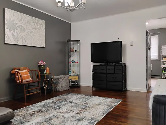 $253,000 | 1S265 Holyoke Lane, Villa Park, IL 60181