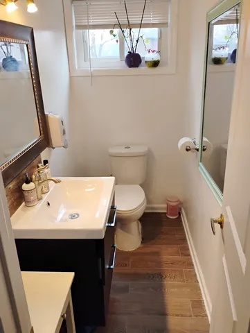 $253,000 | 1S265 Holyoke Lane, Villa Park, IL 60181