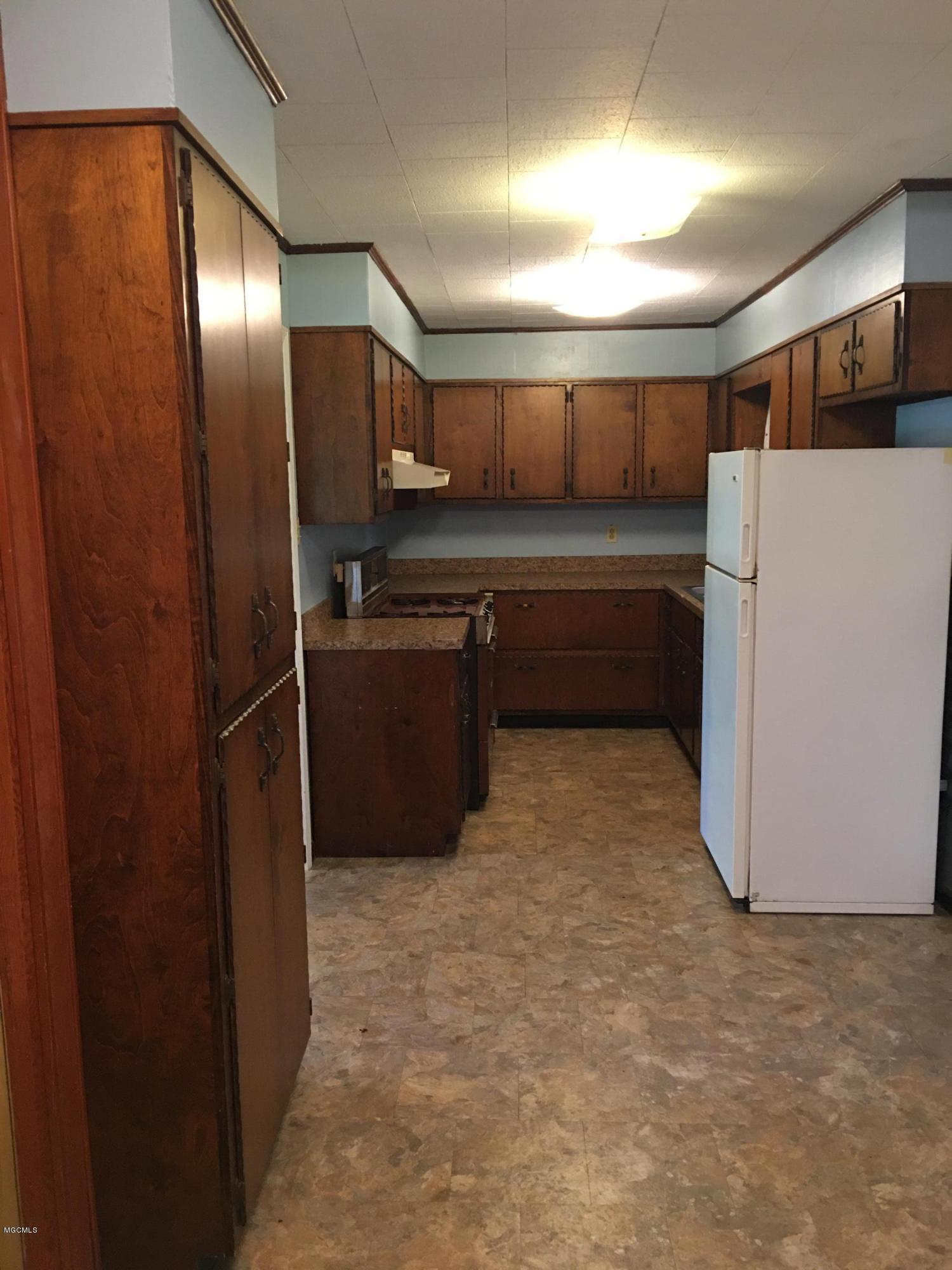 4100 Washington Boulevard Moss Point, MS 39563 - Photo 16 of 20 Kitchen