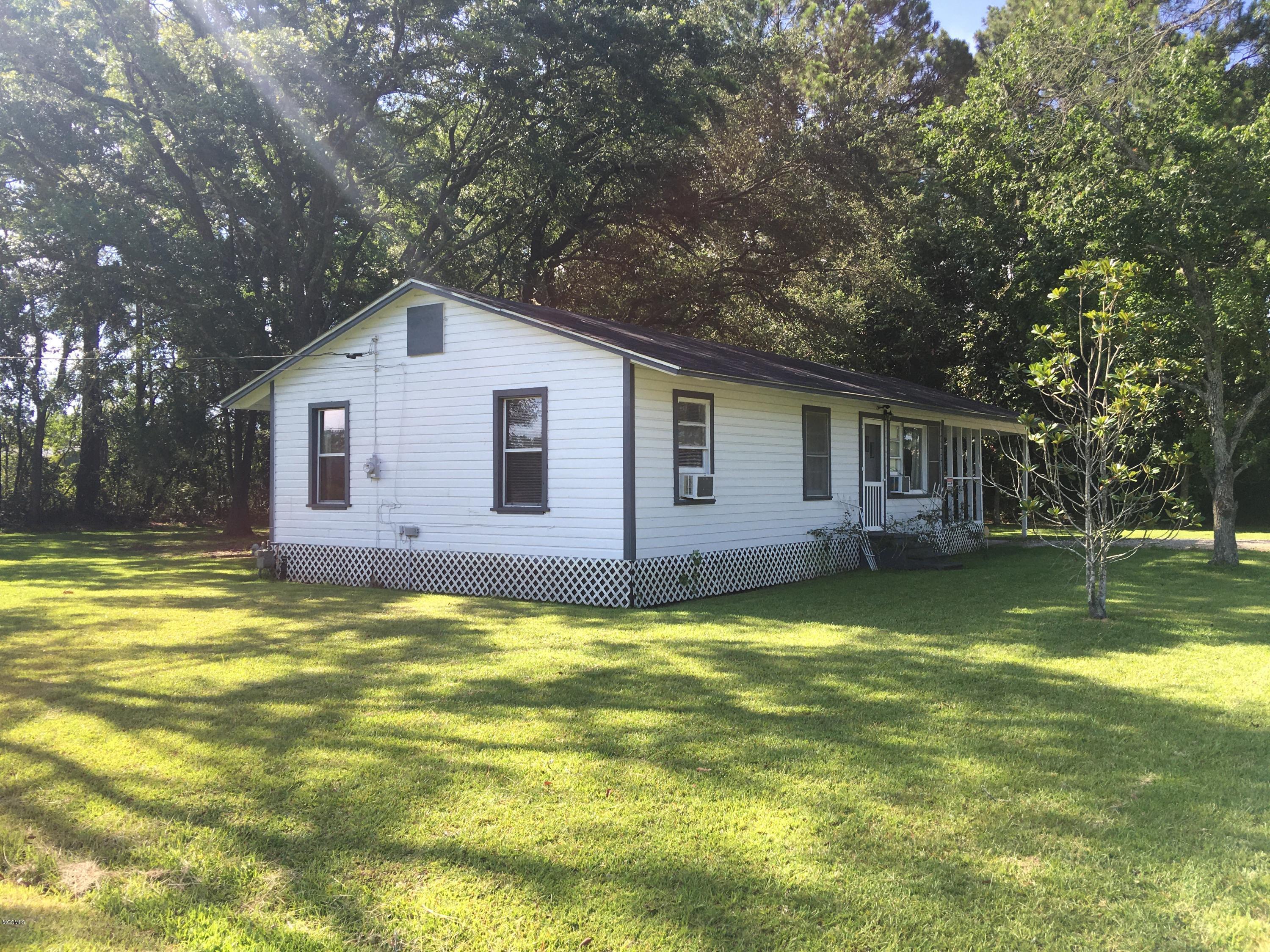 4100 Washington Boulevard Moss Point, MS 39563 - Photo 4 of 20 Front