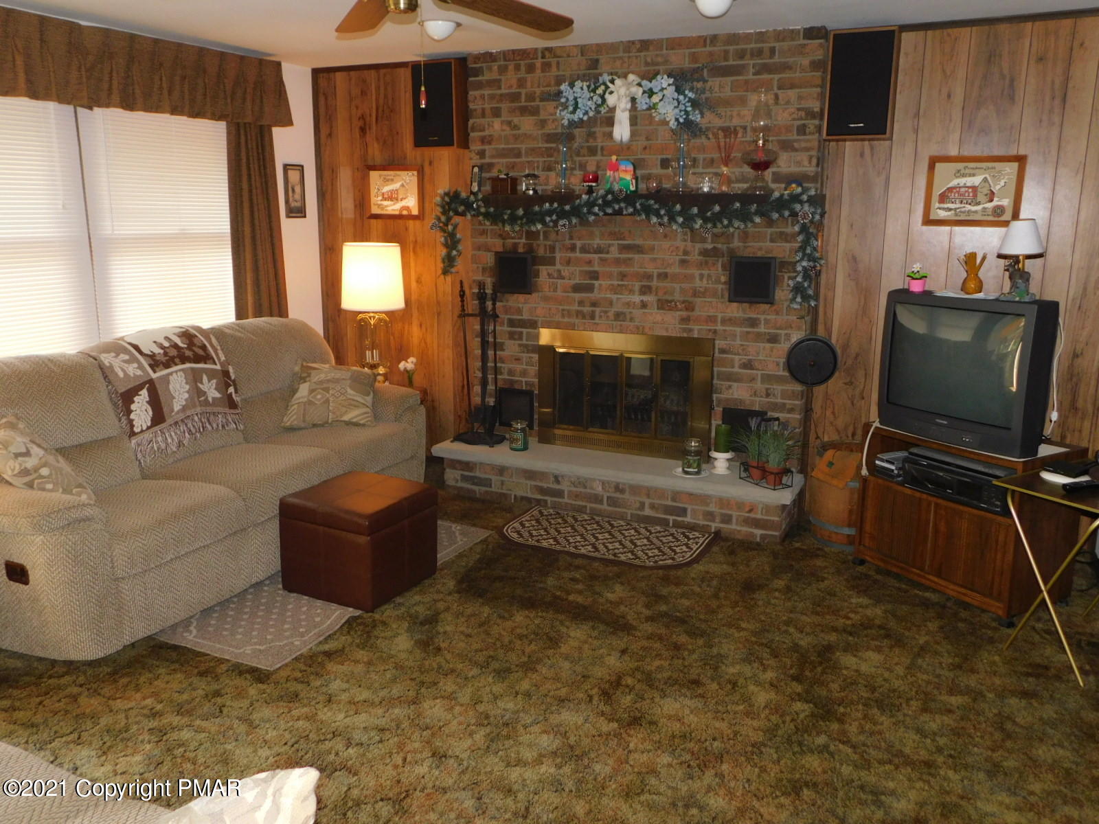 11 Trail Ridge Road Albrightsville, PA 18210 - Photo 5 of 25 LIVING ROOM