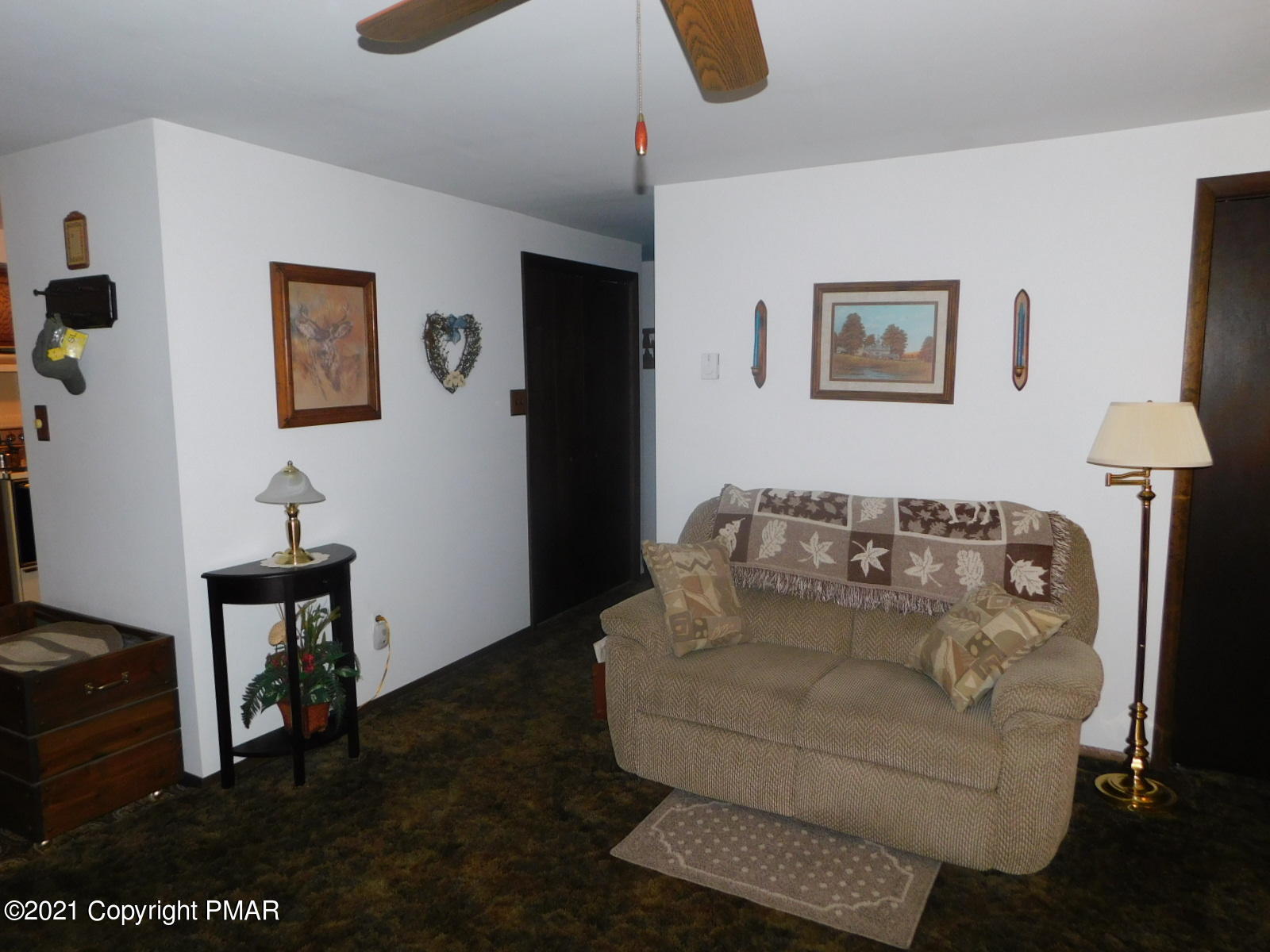 11 Trail Ridge Road Albrightsville, PA 18210 - Photo 8 of 25 LIVING ROOM