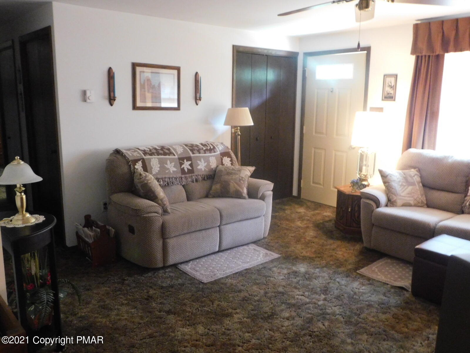 11 Trail Ridge Road Albrightsville, PA 18210 - Photo 9 of 25 LIVING ROOM