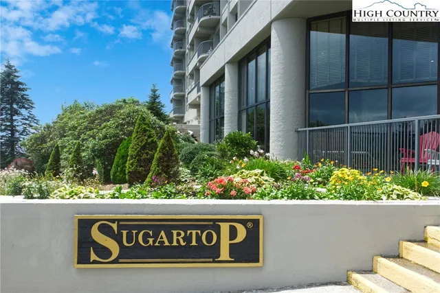 a street sign on the side of a building