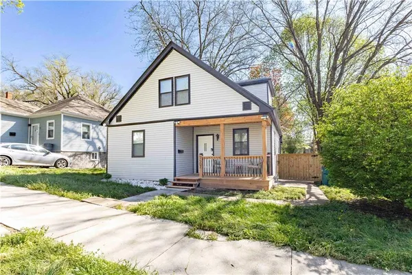 $285,000 | 2507 South 18th Street, St. Joseph, MO 64503