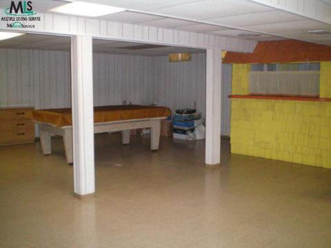 11237 Racine Road Warren, MI 48093 - Photo 9 of 11 930448-8.JPG