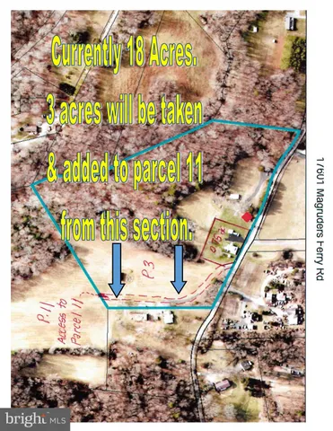 a view of a backyard of the house