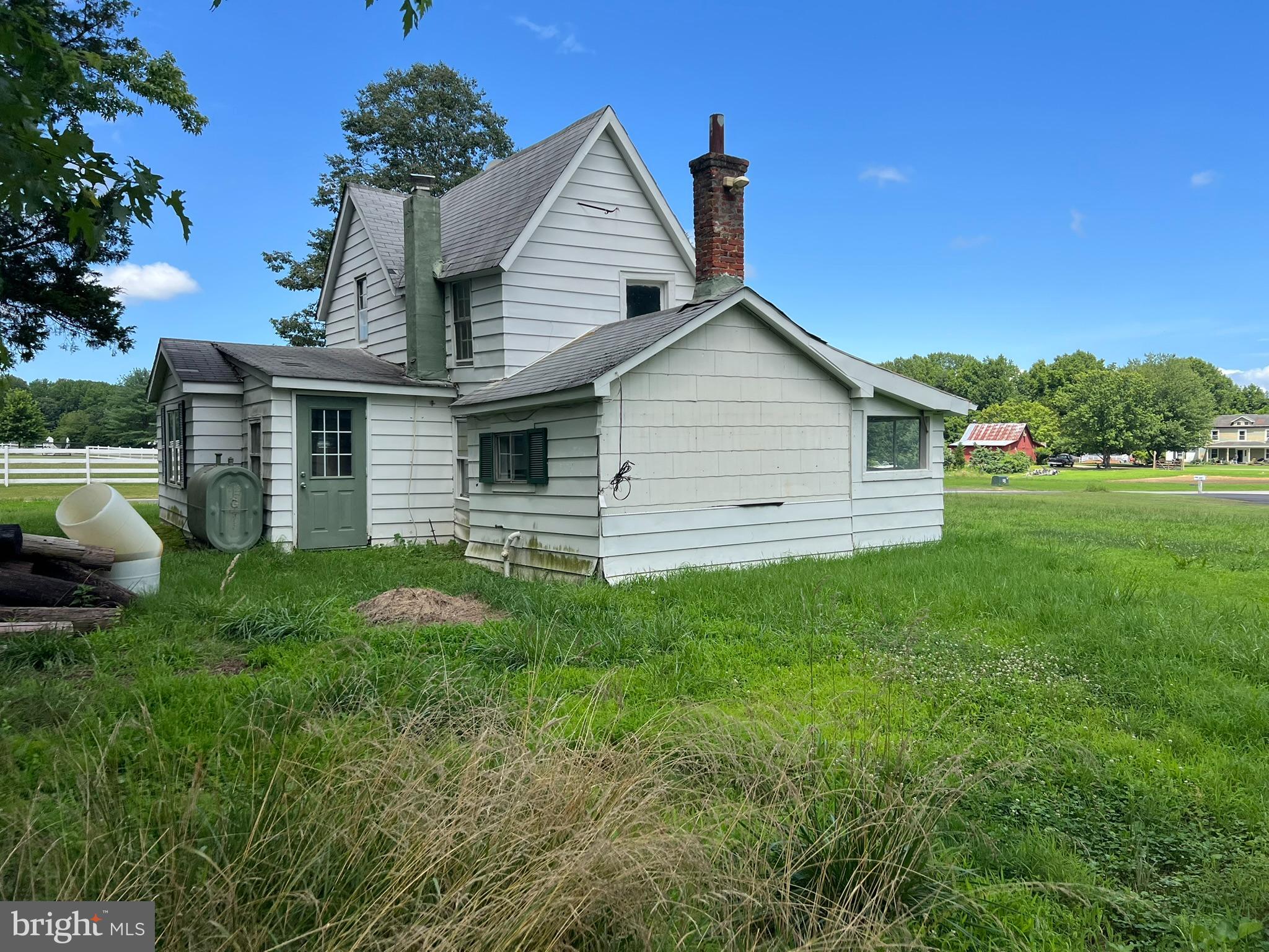 17507 Magruders Ferry Road Brandywine, MD 20613 - Photo 5 of 14 a view of a backyard of the house
