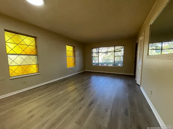 $1,750 | 315 Hillcrest Drive, San Antonio, TX 78228