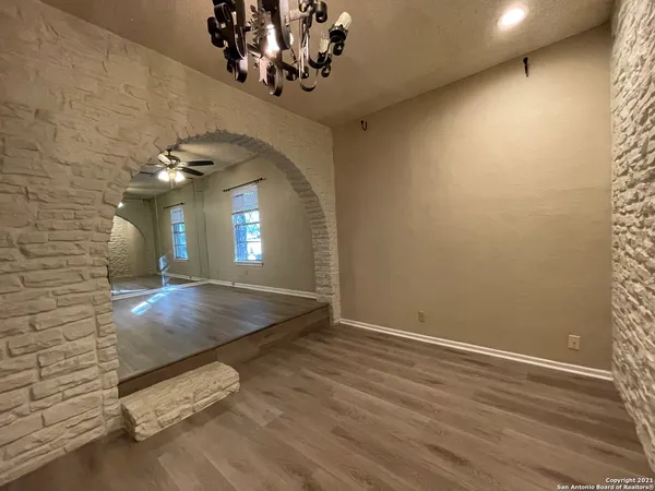 $1,750 | 315 Hillcrest Drive, San Antonio, TX 78228