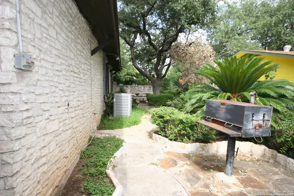 $1,750 | 315 Hillcrest Drive, San Antonio, TX 78228