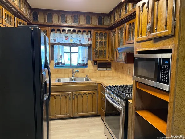 $1,750 | 315 Hillcrest Drive, San Antonio, TX 78228