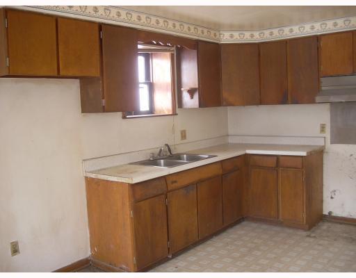 104 Atglen Street Butler, PA 16001 - Photo 5 of 11 Kitchen.