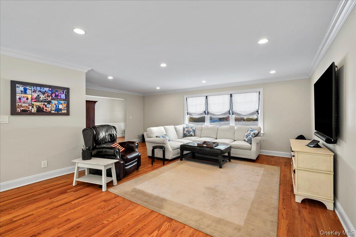299 Stratton Road New Rochelle, NY 10804 - Photo 5 of 49