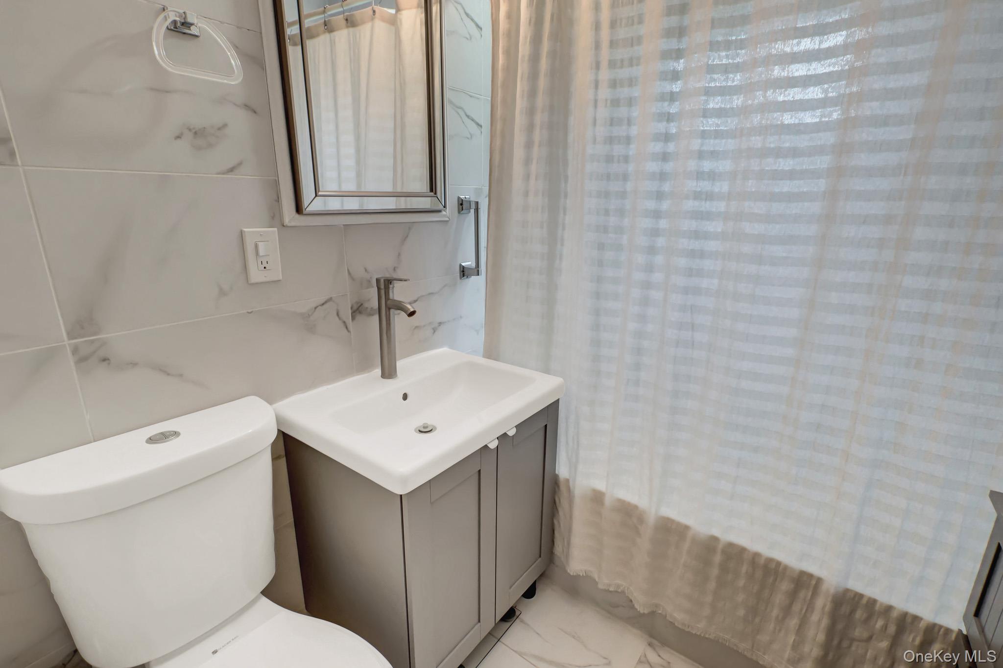 65 Roxbury Road Garden City, NY 11530 - Photo 23 of 39