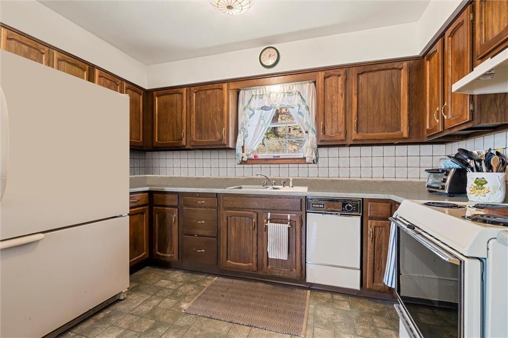 1242 La Belle Vue Road Vandergrift, PA 15690 - Photo 5 of 48