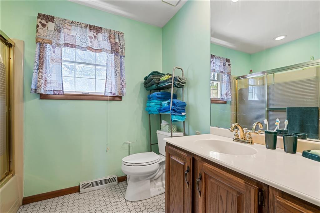1242 La Belle Vue Road Vandergrift, PA 15690 - Photo 10 of 48