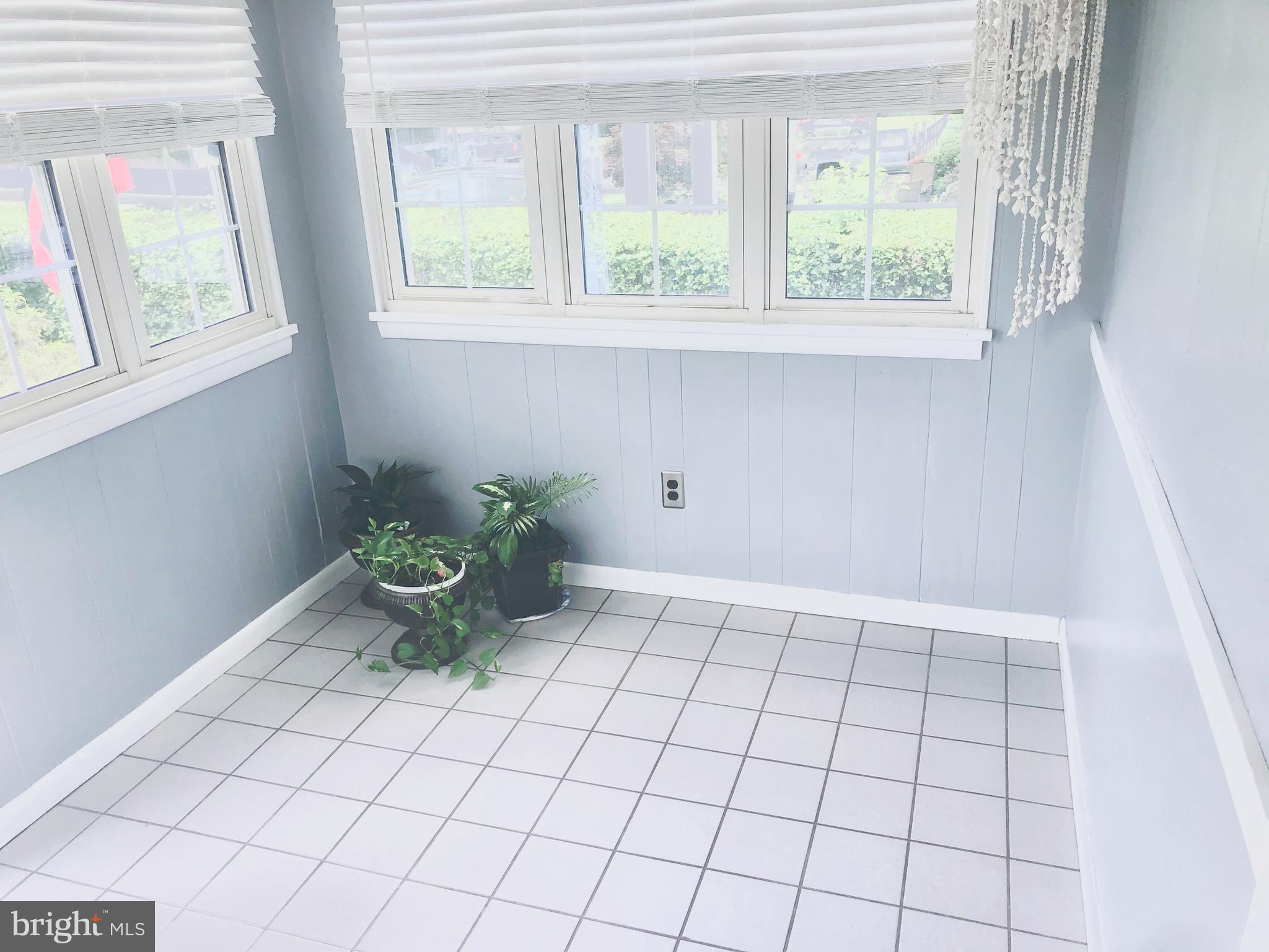 1450 Kent Road Baltimore, MD 21221 - Photo 4 of 55 Sunporch