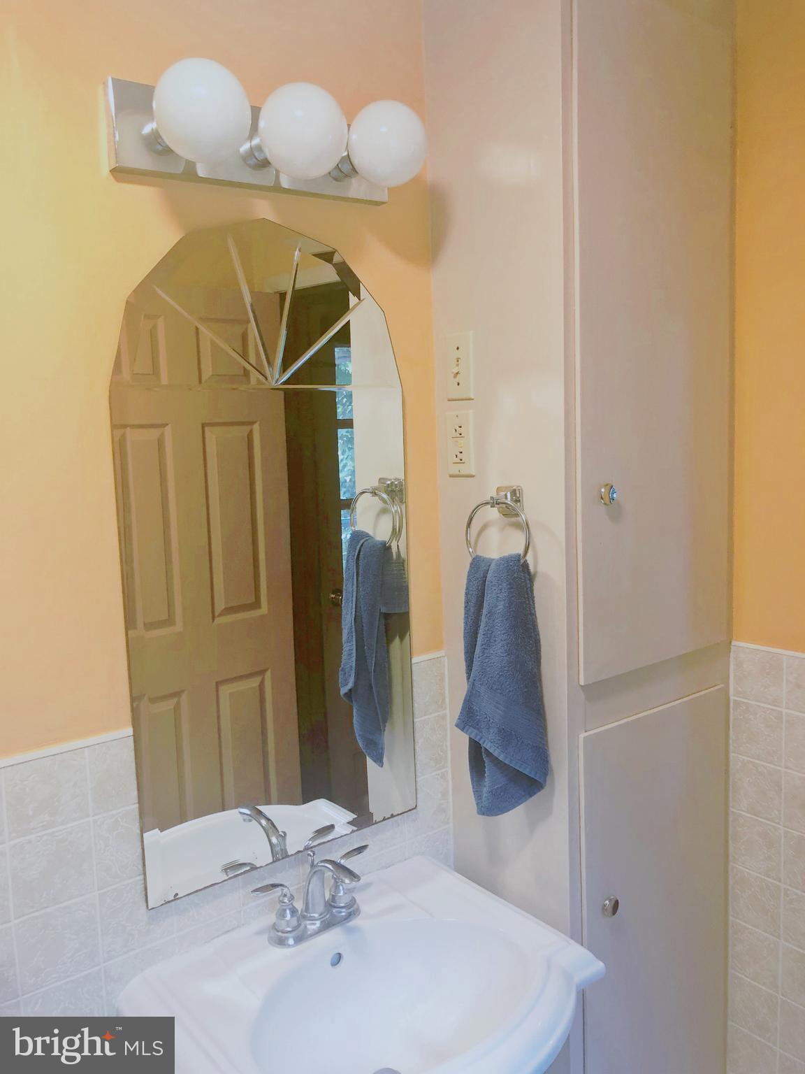 1450 Kent Road Baltimore, MD 21221 - Photo 31 of 55 Hall Bathroom