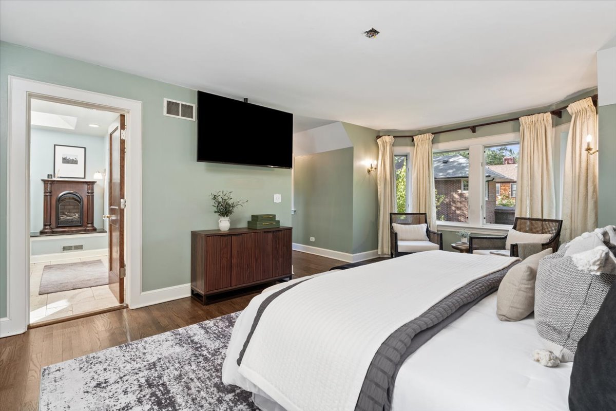 2951 Colfax Street Evanston, IL 60201 - Photo 40 of 62 a bedroom with a bed and a flat screen television