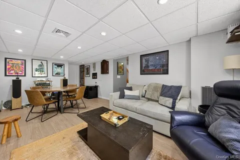 $560,000 | 305 Oak Lane, Newburgh, NY 12550
