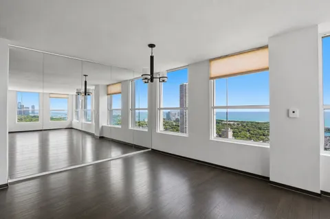 $725,000 | 2626 North Lakeview Avenue, Unit 1903, Chicago, IL 60614