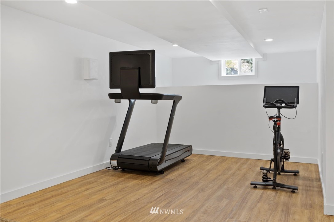 4411 Sunset Beach Road West University Place, WA 98466 - Photo 23 of 39 a view of a room with gym equipment