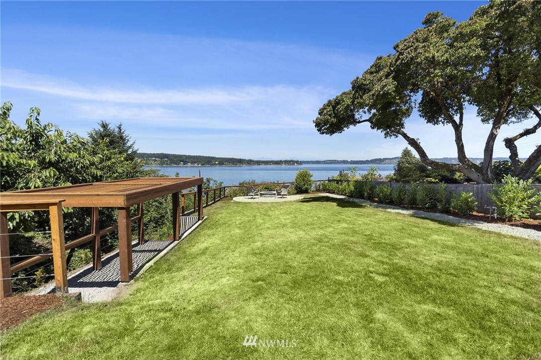 4411 Sunset Beach Road West University Place, WA 98466 - Photo 33 of 39 a view of an ocean from a balcony