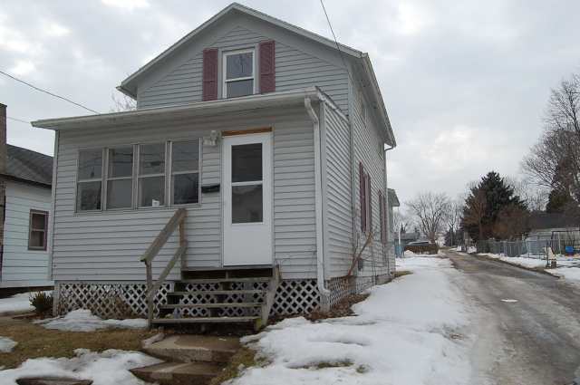 918 South Fruit Avenue Freeport, IL 61032 - Photo 1 of 3 a view of a house with a yard