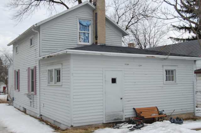 918 South Fruit Avenue Freeport, IL 61032 - Photo 2 of 3 a view of a blue house with a large tree
