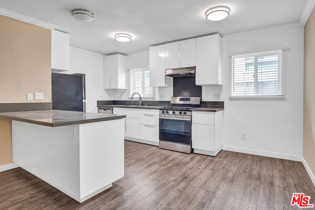 1861 Midvale Avenue Los Angeles, CA 90025 - Photo 14 of 39