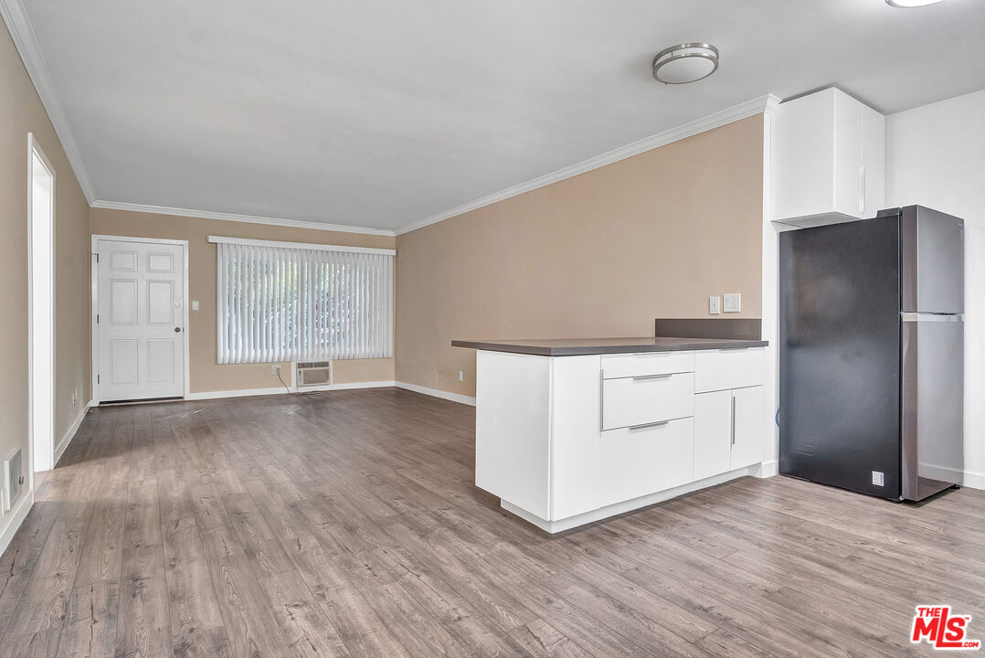 1861 Midvale Avenue Los Angeles, CA 90025 - Photo 16 of 39