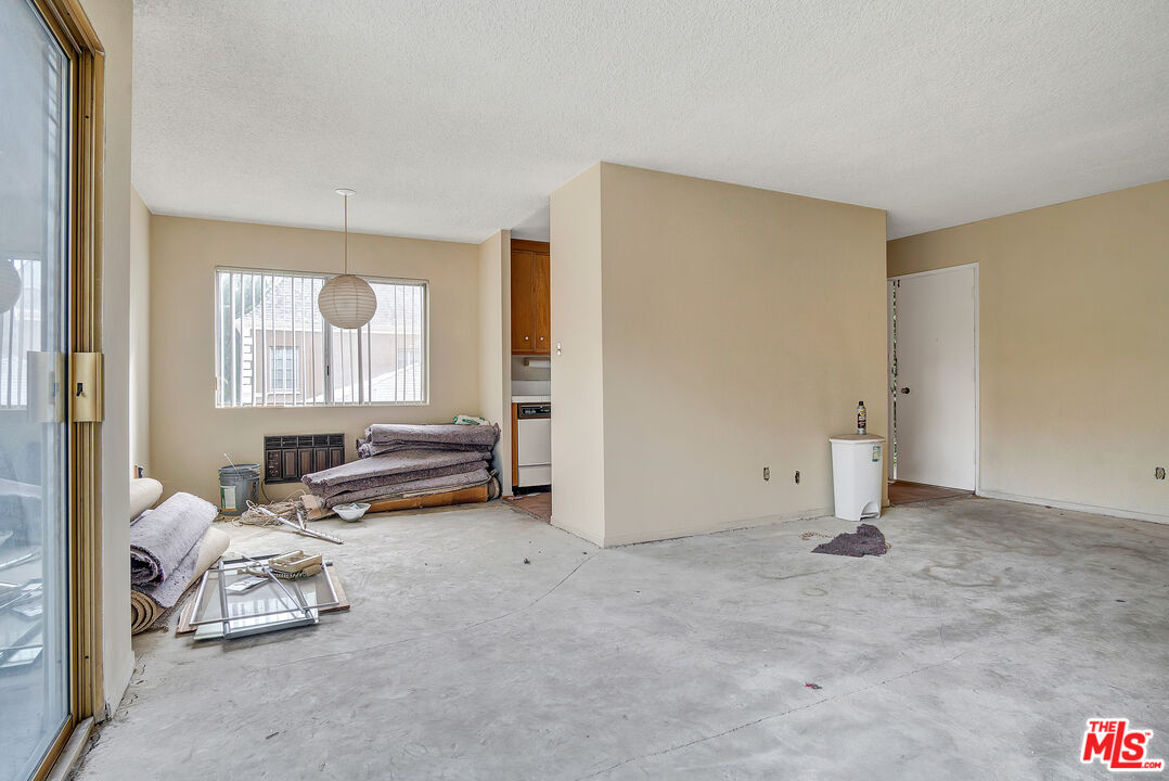 1861 Midvale Avenue Los Angeles, CA 90025 - Photo 20 of 39