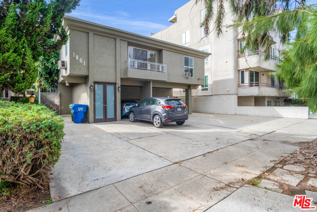 1861 Midvale Avenue Los Angeles, CA 90025 - Photo 2 of 39