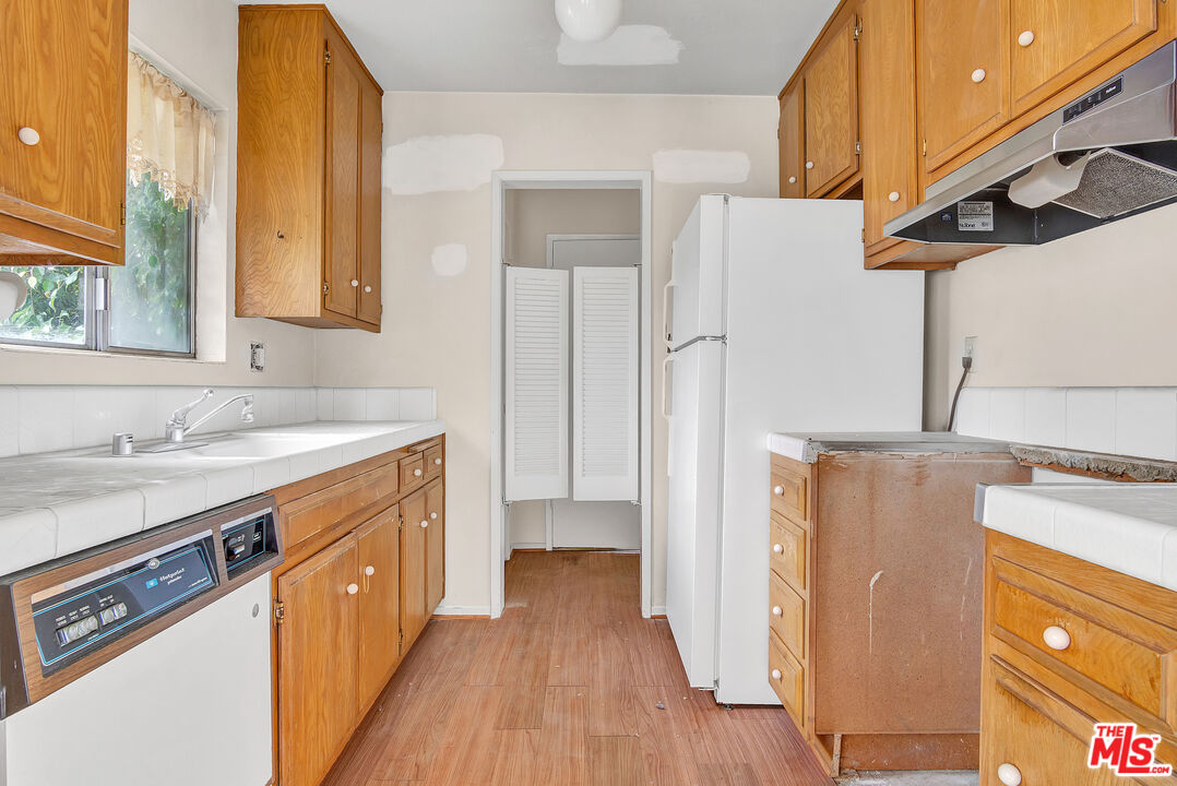 1861 Midvale Avenue Los Angeles, CA 90025 - Photo 23 of 39