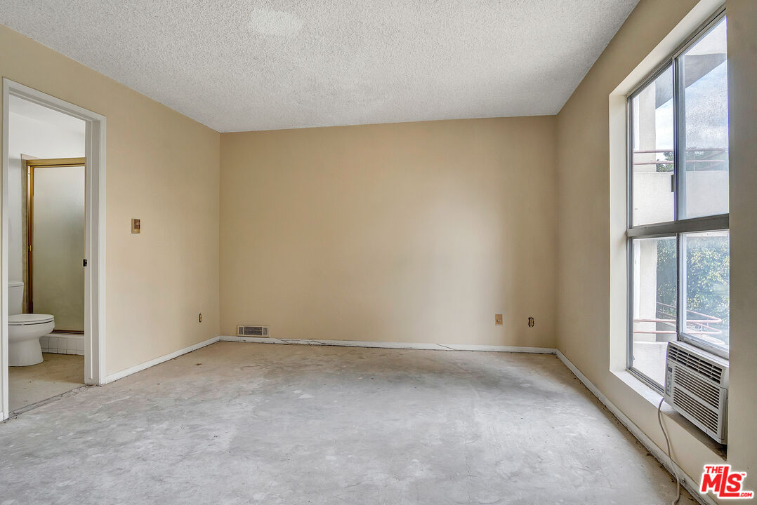 1861 Midvale Avenue Los Angeles, CA 90025 - Photo 26 of 39