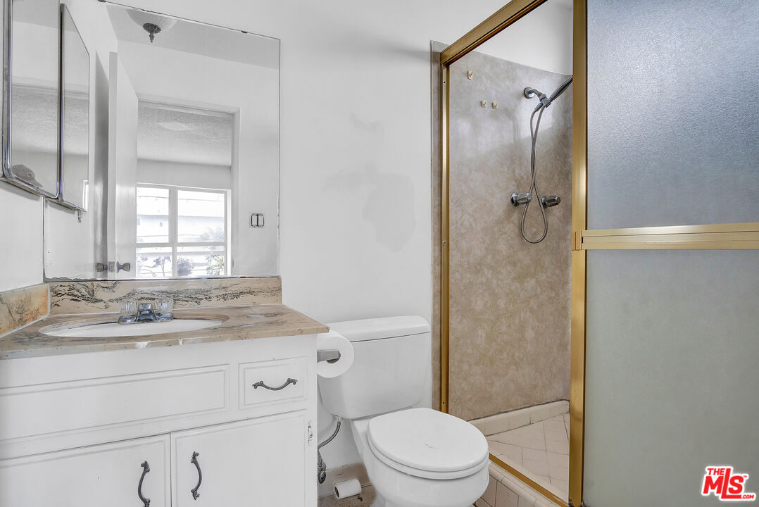 1861 Midvale Avenue Los Angeles, CA 90025 - Photo 27 of 39