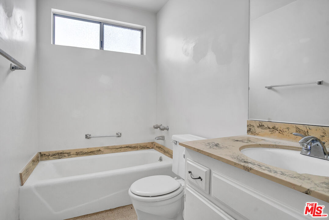 1861 Midvale Avenue Los Angeles, CA 90025 - Photo 29 of 39