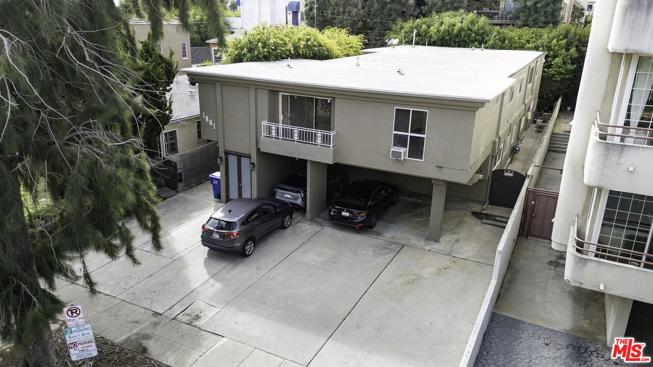 1861 Midvale Avenue Los Angeles, CA 90025 - Photo 3 of 39