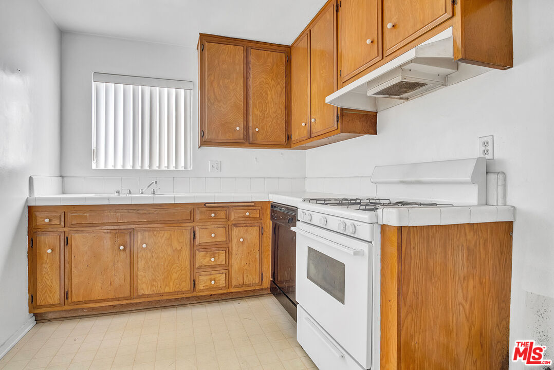 1861 Midvale Avenue Los Angeles, CA 90025 - Photo 33 of 39