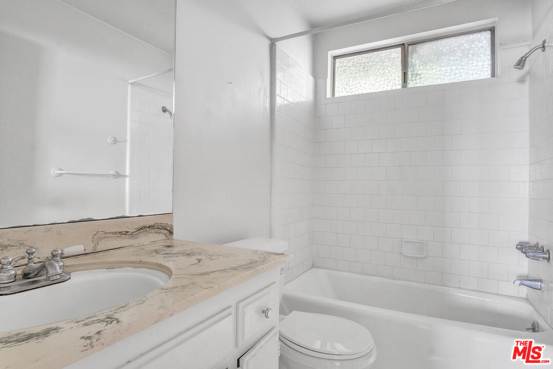 1861 Midvale Avenue Los Angeles, CA 90025 - Photo 38 of 39