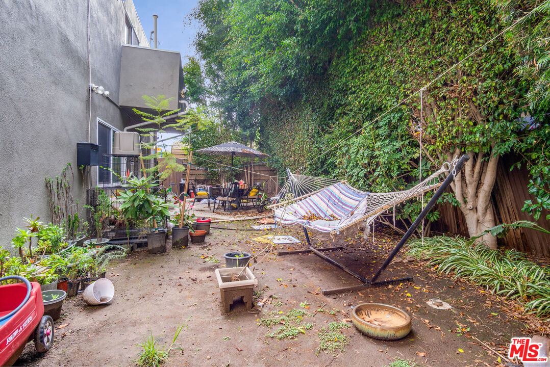 1861 Midvale Avenue Los Angeles, CA 90025 - Photo 9 of 39