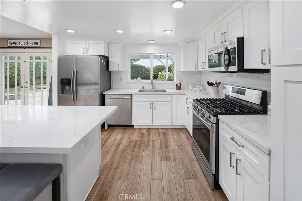 28125 Vernal Way Saugus, CA 91350 - Photo 11 of 39