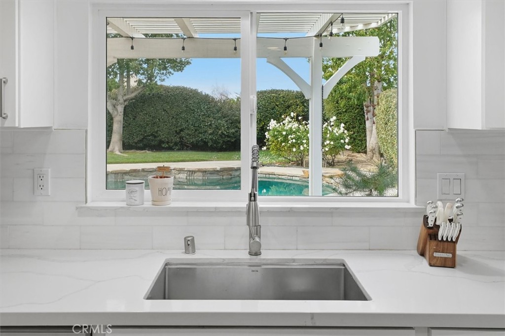 28125 Vernal Way Saugus, CA 91350 - Photo 13 of 39