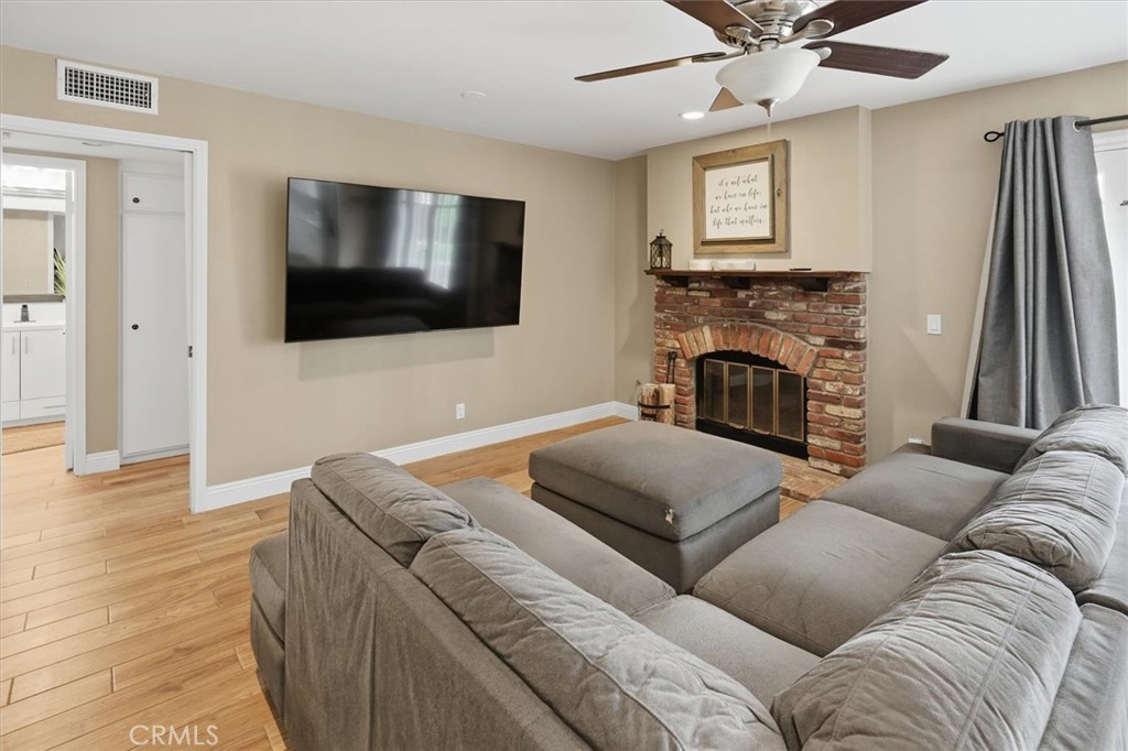 28125 Vernal Way Saugus, CA 91350 - Photo 14 of 39