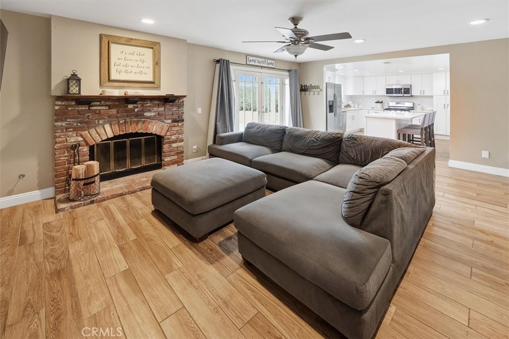 28125 Vernal Way Saugus, CA 91350 - Photo 16 of 39