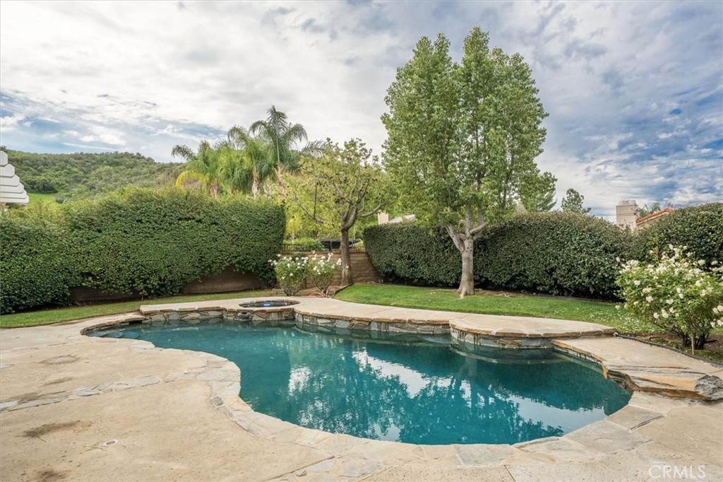 28125 Vernal Way Saugus, CA 91350 - Photo 23 of 39