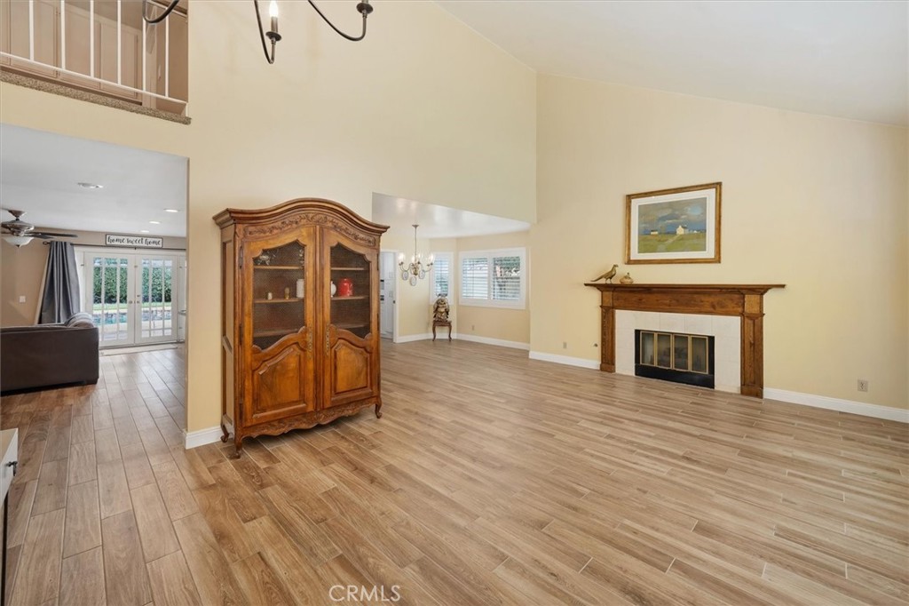 28125 Vernal Way Saugus, CA 91350 - Photo 4 of 39