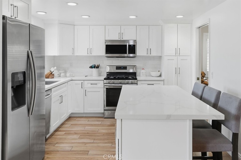 28125 Vernal Way Saugus, CA 91350 - Photo 10 of 39