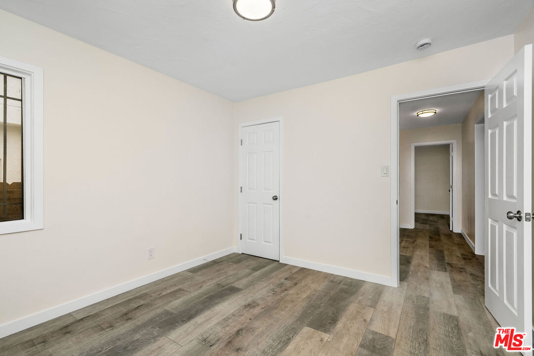 2406 South Cochran Avenue Los Angeles, CA 90016 - Photo 11 of 15